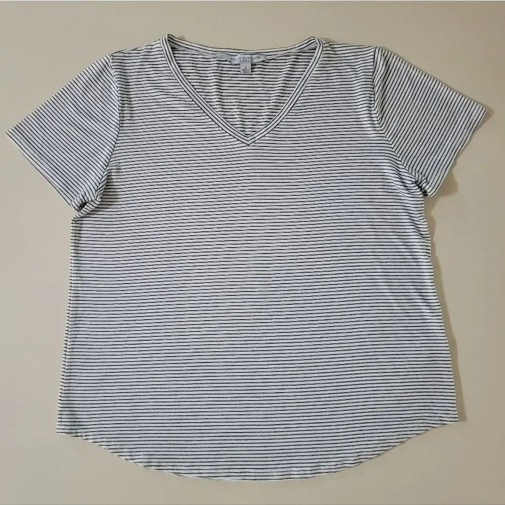 Green Envelope V-neck Short-Sleeve Black Stripe Pullover Tee